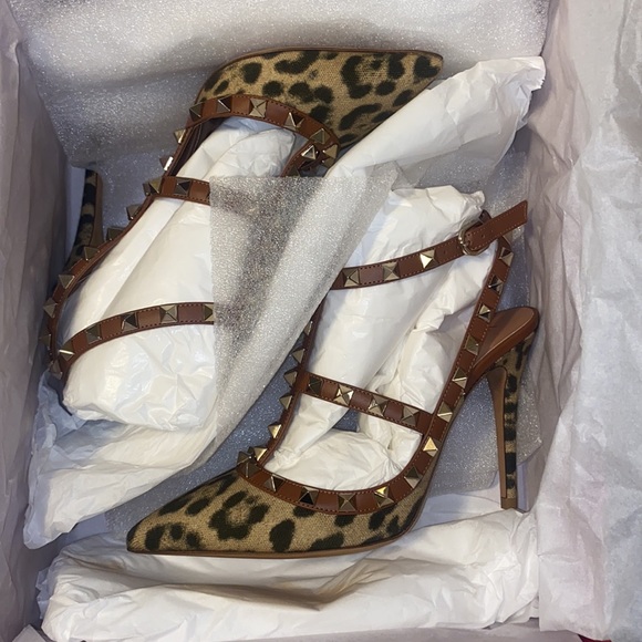 Valentino
Leopard-Print Rockstud Ankle-Strap Pumps - Picture 7 of 10